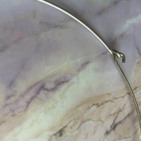 SUNBURST COLLAR NECK - Picture 3 of 3